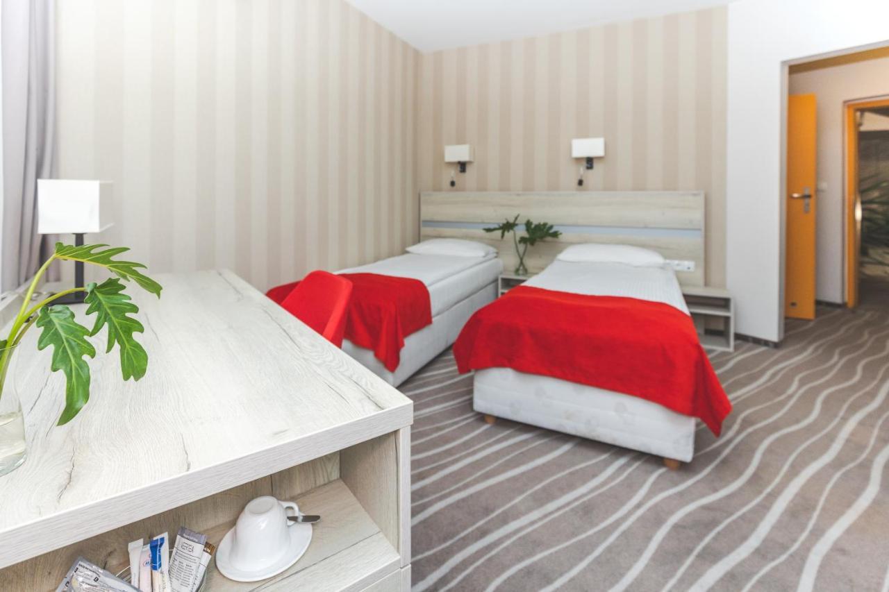 Hotel Akwawit Лешно Екстериор снимка