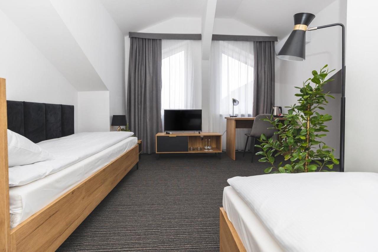 Hotel Akwawit Лешно Екстериор снимка