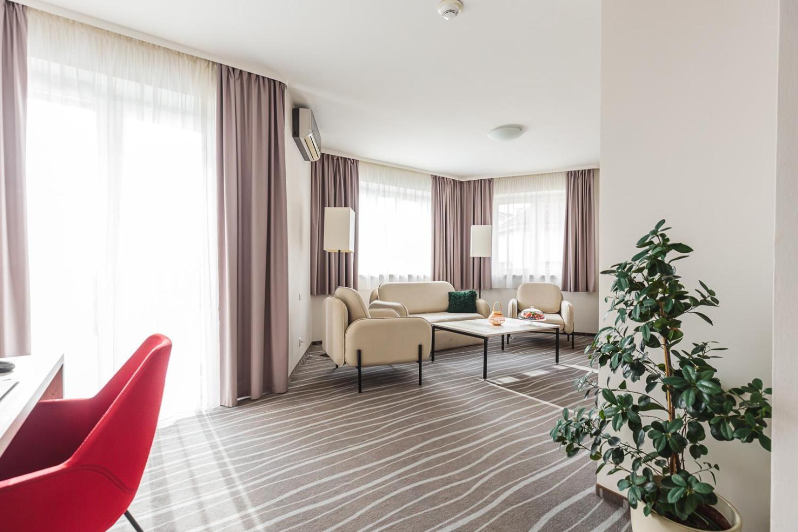 Hotel Akwawit Лешно Екстериор снимка