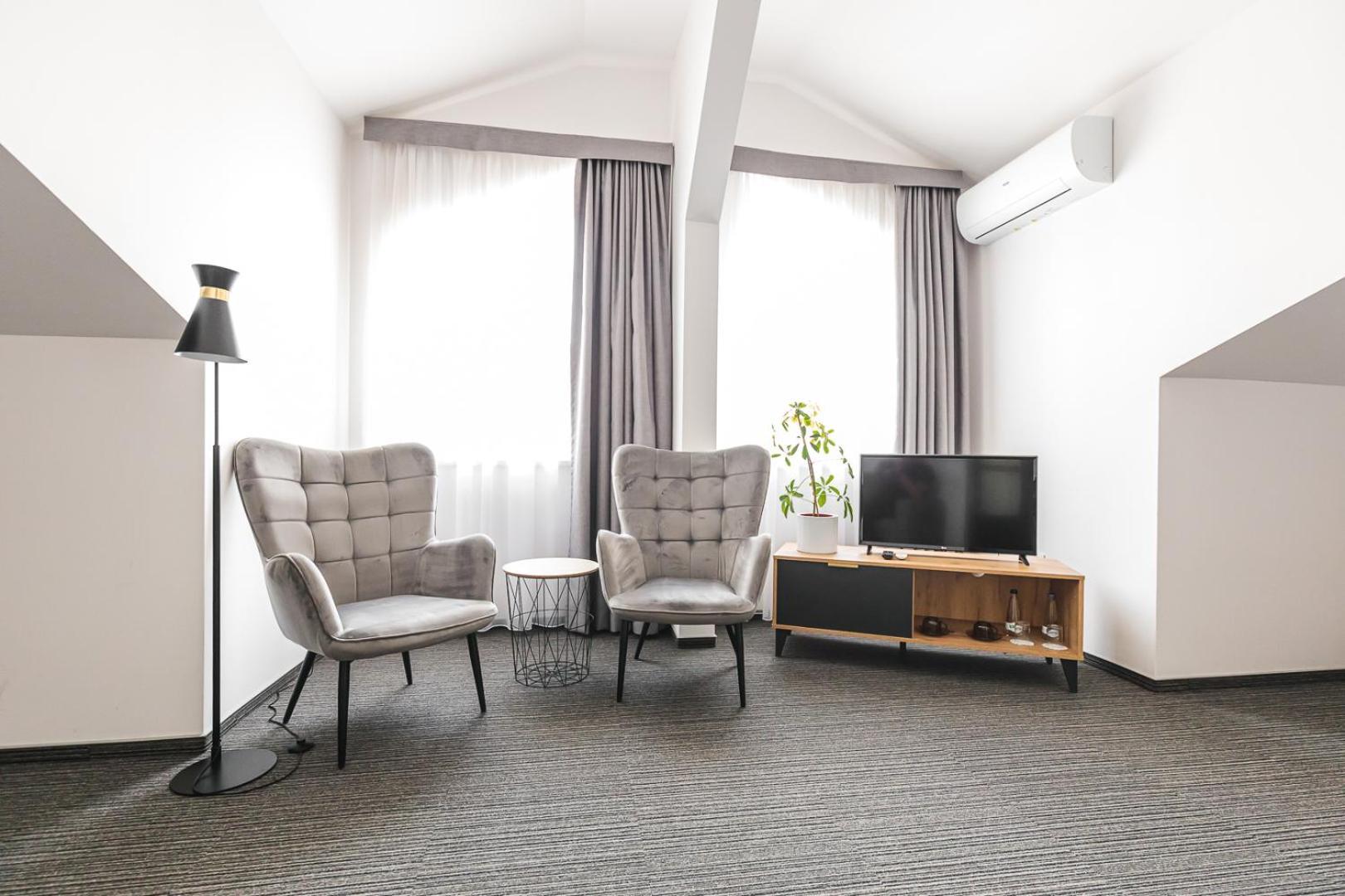 Hotel Akwawit Лешно Екстериор снимка