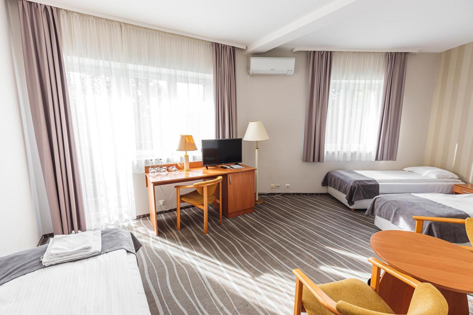 Hotel Akwawit Лешно Екстериор снимка
