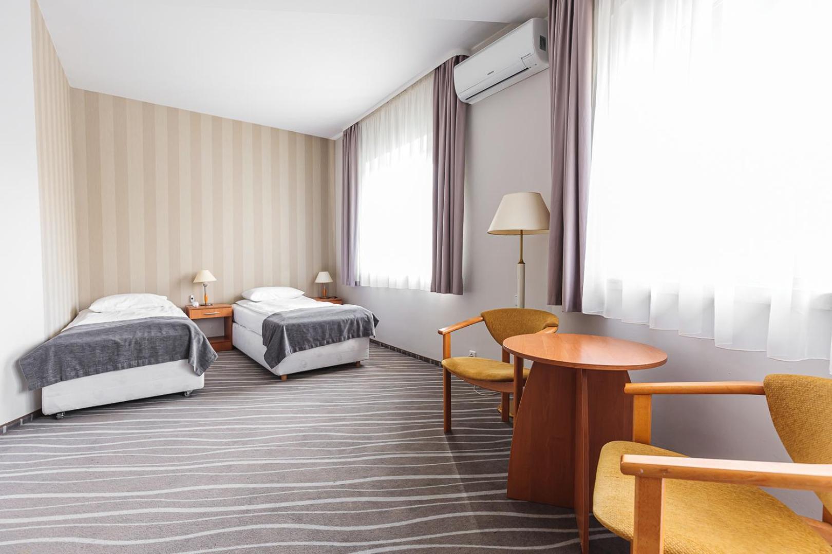 Hotel Akwawit Лешно Екстериор снимка
