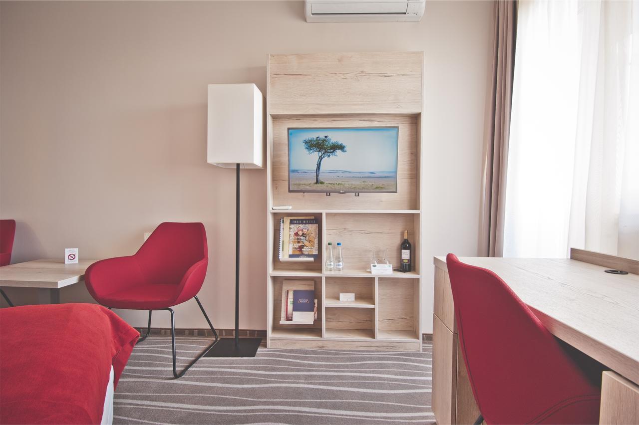 Hotel Akwawit Лешно Екстериор снимка