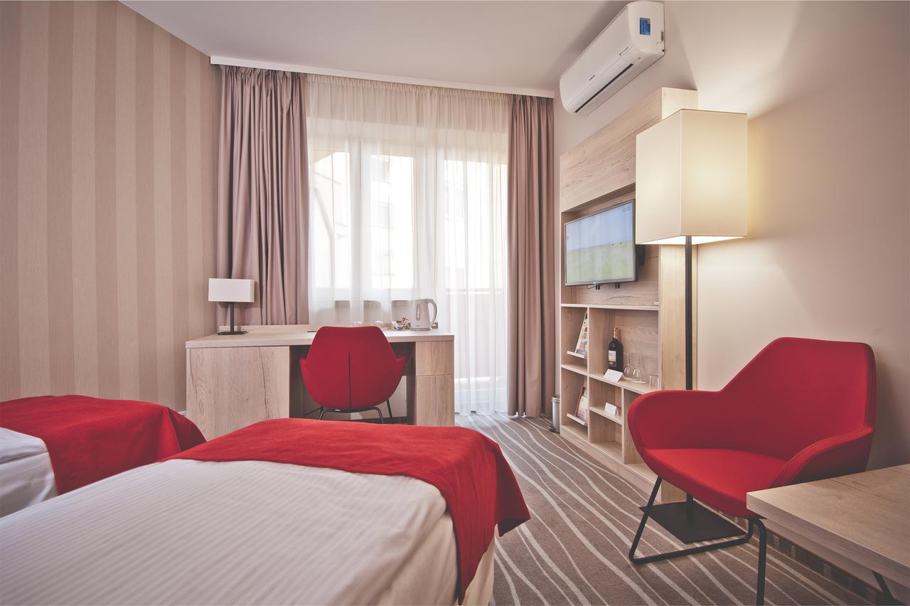 Hotel Akwawit Лешно Екстериор снимка
