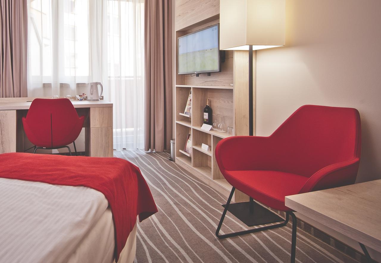 Hotel Akwawit Лешно Екстериор снимка