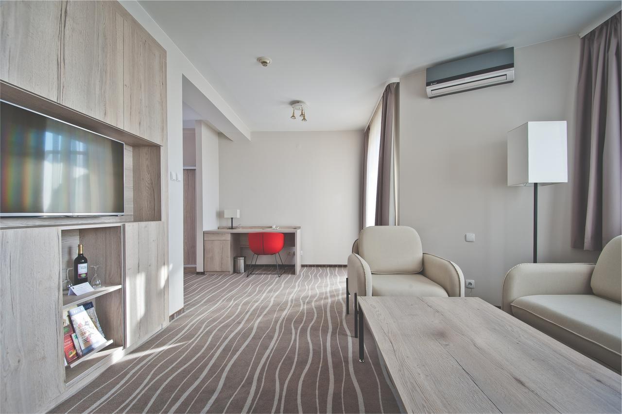 Hotel Akwawit Лешно Екстериор снимка