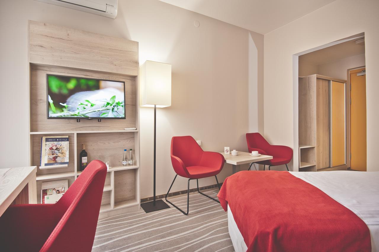 Hotel Akwawit Лешно Екстериор снимка